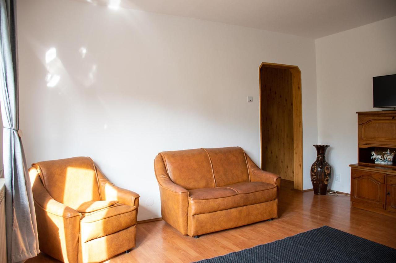 Family-Friendly Apartment Oradea Eksteriør billede