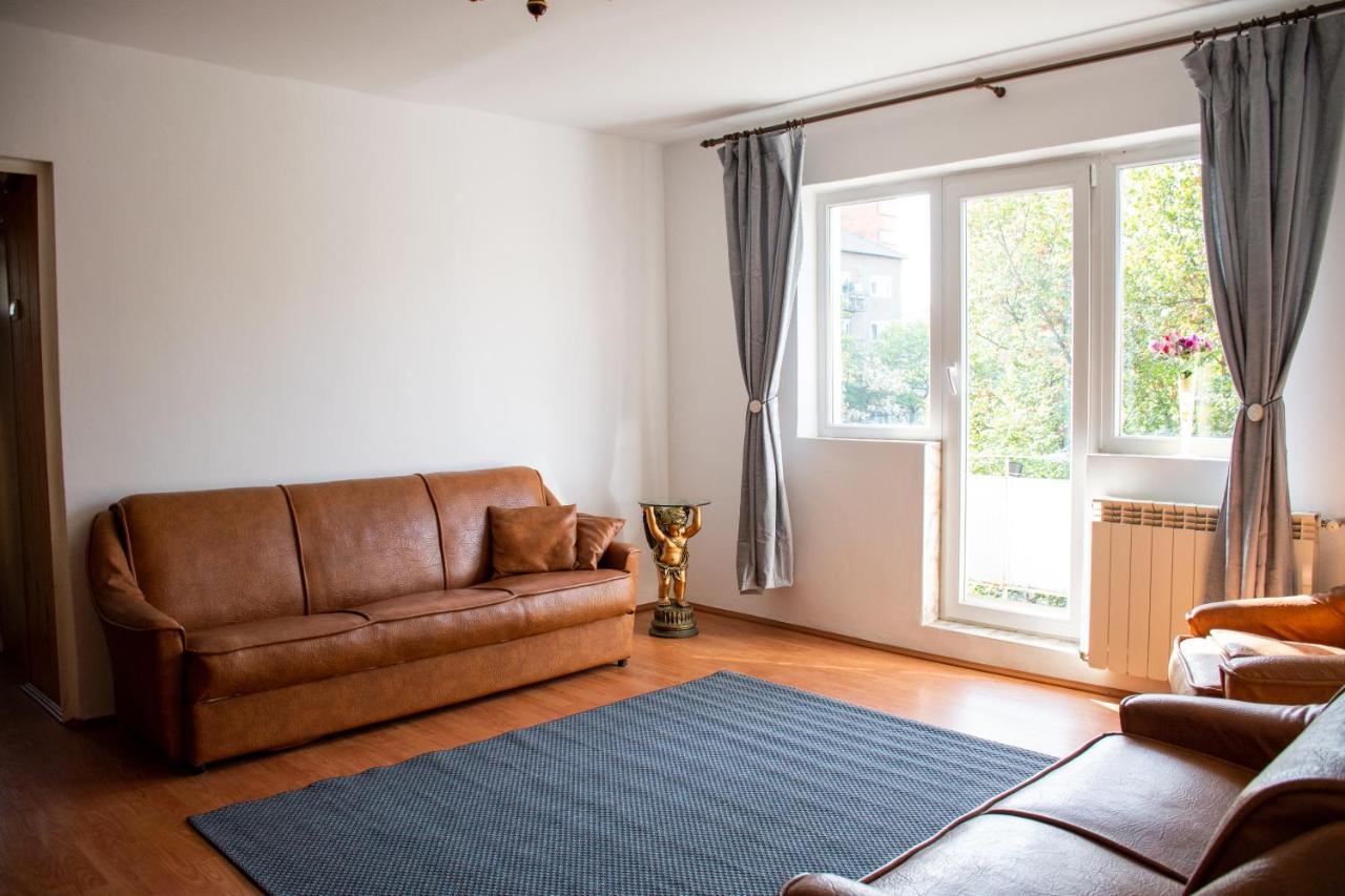 Family-Friendly Apartment Oradea Eksteriør billede