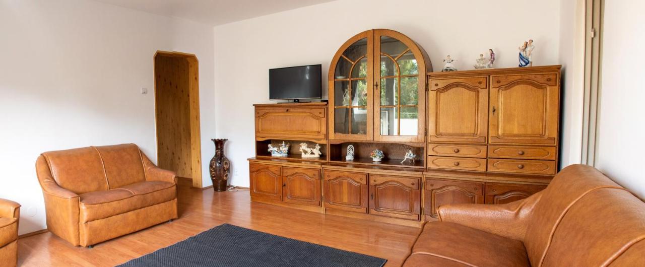 Family-Friendly Apartment Oradea Eksteriør billede